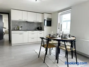 Modern 1BR Near Gravensteen with Fast WiFi & TV - Image 2