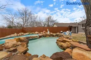 Pool, Games, King Suite 3BR Sleeps 9 - Image 3