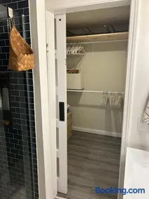 Beautiful & peaceful studio with private entrance - Image 5