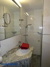 Triple room, shower or bath, toilet, terrace - Image 5