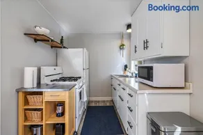 Nicollet Nook 1BR Upper-Level Retreat - Image 4