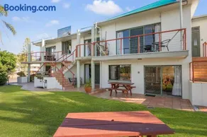 Beachfront 6, 25 Willow Street - Image 4