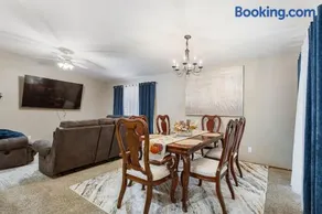 320 Royal Ct - Image 3
