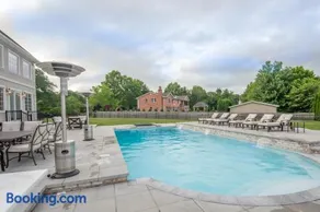 Luxury 4BR Magical Oasis Villa Mansion with Indoor Basketball Court and Pool - Image 3
