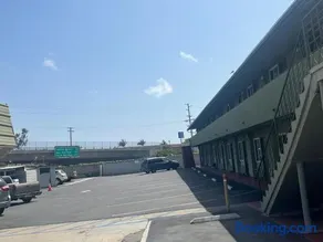Star Motel - Image 3