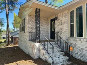 Walk to Masters! Spacious & Modern 4bd Home - Image 3