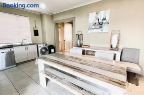 Exquisite Villa at Pinnacle - Image 2