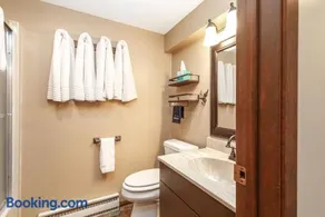 Quiet Home Minutes from Lake Galena & Eagle Ridge - Image 5