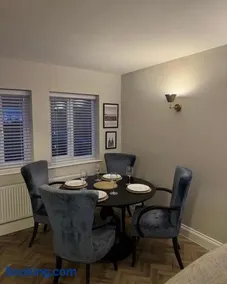 Entire Flat in Lichfield City Centre - Image 2