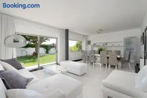 Deluxe 4BDR House W/ Pool by LovelyStay - Image 3