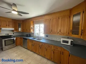 3 BR Apartment Near Wesleyan 202 - Image 2