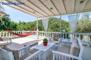 Konstantina Yard Studio - Image 1