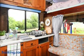 Tarka Trail Horsebox - Hot Tub & Pet proof garden - Image 4