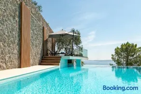 Driftwood Luxury Suite by WhiteDream Villas - Image 2