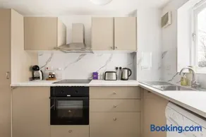 New! Cosy 1BR Flat in Peaceful East Finchley - Image 5