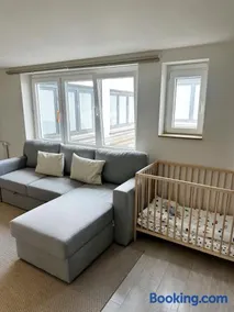 Modern 1BR Near Gravensteen with Fast WiFi & TV - Image 3