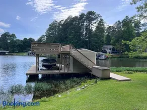 Serenity at the Lake Gaston Peaceful, Waterfront, 3 King Bed, Water Toys, Firepit - Image 2