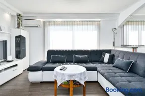 Apartman Lavanda sa bazenom i okućnicom 4* - Image 3