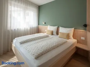 Dianthus Apartment - Image 2
