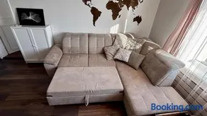 Cozy, modern home with yard near airport &shopping - Image 3