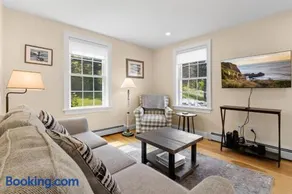 Puffins Perch, romantic waterfront Maine cottage - Image 2