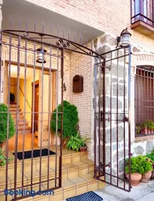 Spacious house in Cenicientos with mountain view - Image 3