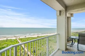 Beachside Penthouse with Ocean Views - Image 1
