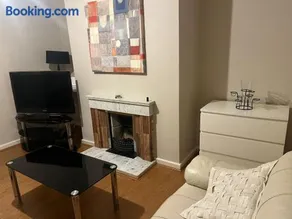 2 bedroom house - Image 4