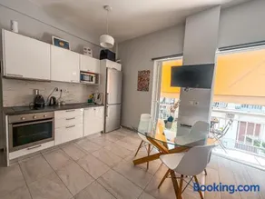 Walk to Markets from a Cozy Studio by Cielo Homes - Image 2