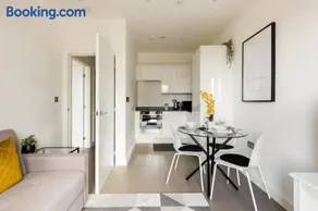 Apartment- St Albans with WiFi & Close to Station - Image 2