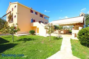 Family friendly house with a swimming pool Sisan, Medulin - 20775 - Image 2