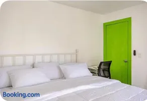 Cozy and comfortable private room and bathroom - Image 3