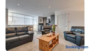 Jackson Court Apartment 2 - Image 3