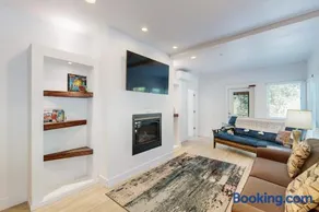 Stunner apt with fireplace grill partial ocean views & partial AC - Image 2