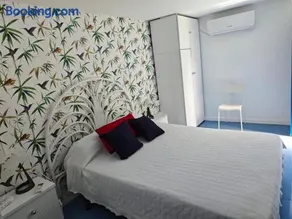 En Resort Fincas Las Dunas dos Chalets con jacuzzis en primera linea de playa , uno de 4 dormitorios y otro de 2 dormitorios, Llama al Seiscientos veintisiete Cuatrocientos diecisiete Trescientos noventa y ocho - Image 2