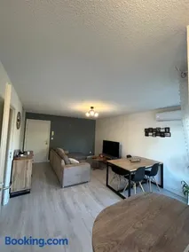 T2 cosy, calme et 2 Parking privé avec Piscine - Image 3
