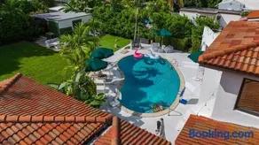 Villa Orlena, Luxury Pool Villa in Coconut Grove - Image 1
