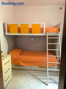 A B House 6 Rustic Holiday Apartment in Casto - Image 4