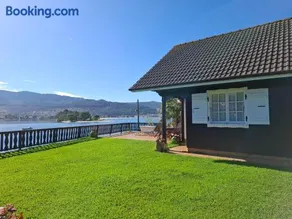 Casa de madera sobre el mar - Image 3