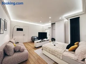 Merlot & Silver Apartments - Image 3