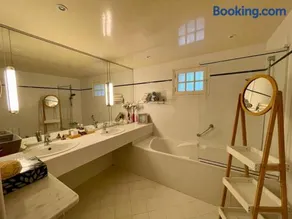 Studio privé 2personnes avec piscine, Sauna, salle de sport - Image 1