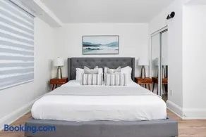 TO Chic 3BR Ossington Hub Near Subway & Shops - Image 1