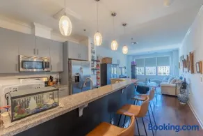 King Master and Plush Queen near NYC w kitchen, living room plus on-site gym - Image 3
