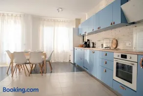 Spacious 3BD flat with PARKING and SEA VIEW by Flat Mаnаger - Image 3