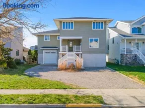 Brand New Fully Renovated Waterfront Property with Outdoor Bar & Firepit - Image 4