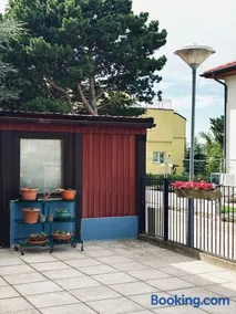 Sunlit Apartment with Garden, Next to Station, Vienna - Image 2