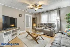Home w/ Private Hot Tub < 1 Mi to Auburn Riverwalk - Image 4