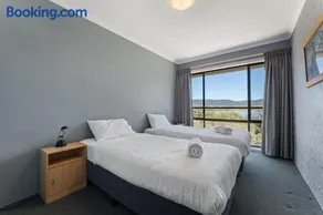 Alpine Mountain View 18 - 4BR l Mountain Views l Swimming Pool l Air-Con l WiFi - Image 3