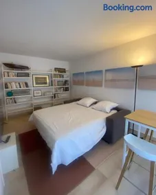 Lovely studio apartment - Image 5
