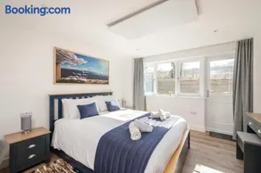 Laurel Lodge - Stylish Two Bed & Free Parking - Image 5